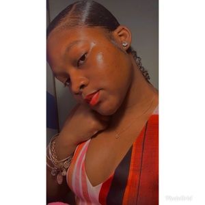 Meet your Posher, Bria